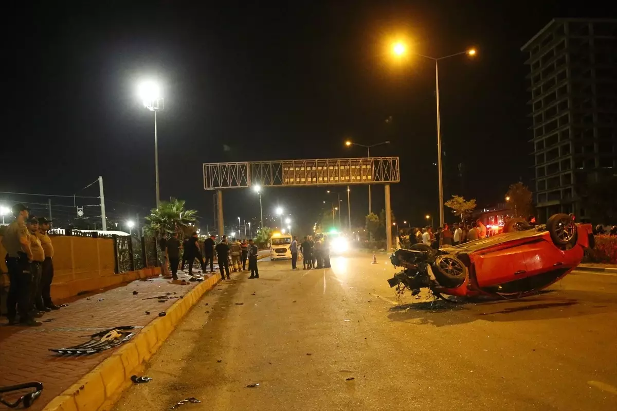 Hatay'da katliam gibi kaza: Kontrolden çıkan otomobil kaldırımdaki yayalara çarptı!