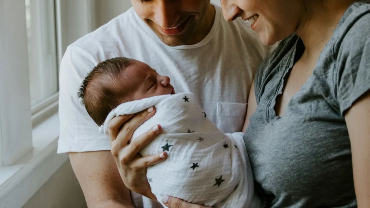 Anne ve babalara müjde: Doğum izni süreleri uzatılıyor!