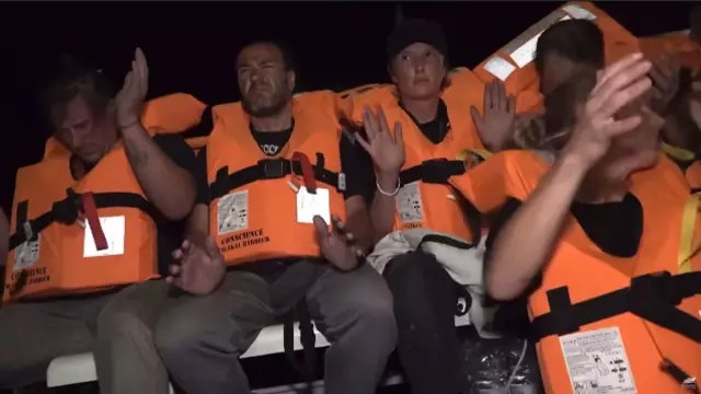 İsrail, acımasızlığına devam ediyor: Özgürlük Filosu'na ait gemiye saldırılarak Aktivistlere alıkonuldu!