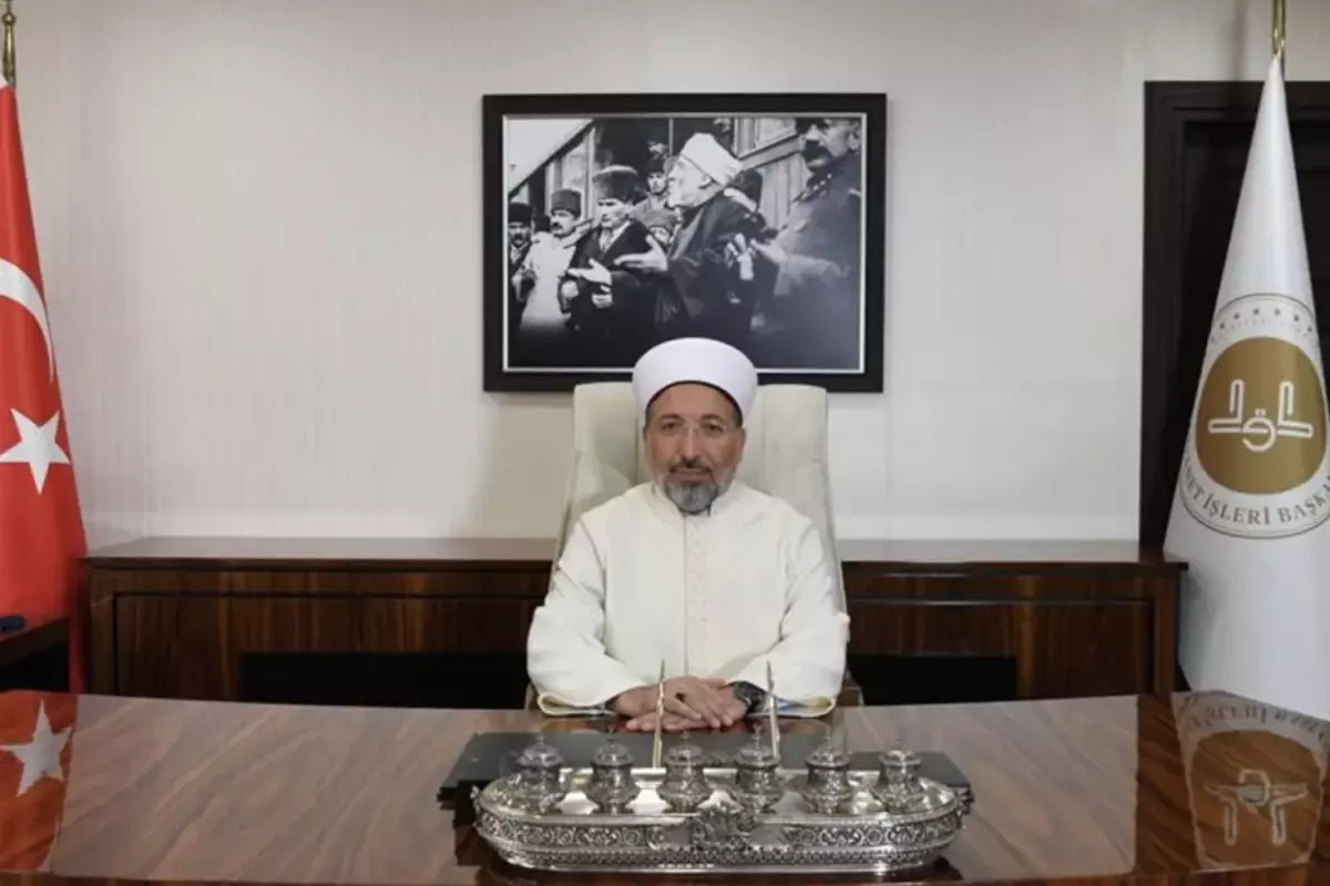 Yeni Dİyanet İşleri Başkanı Safi Arpaguş'un makamında dikkat çeken değişiklik: Atatürk portresini baş köşeye astı