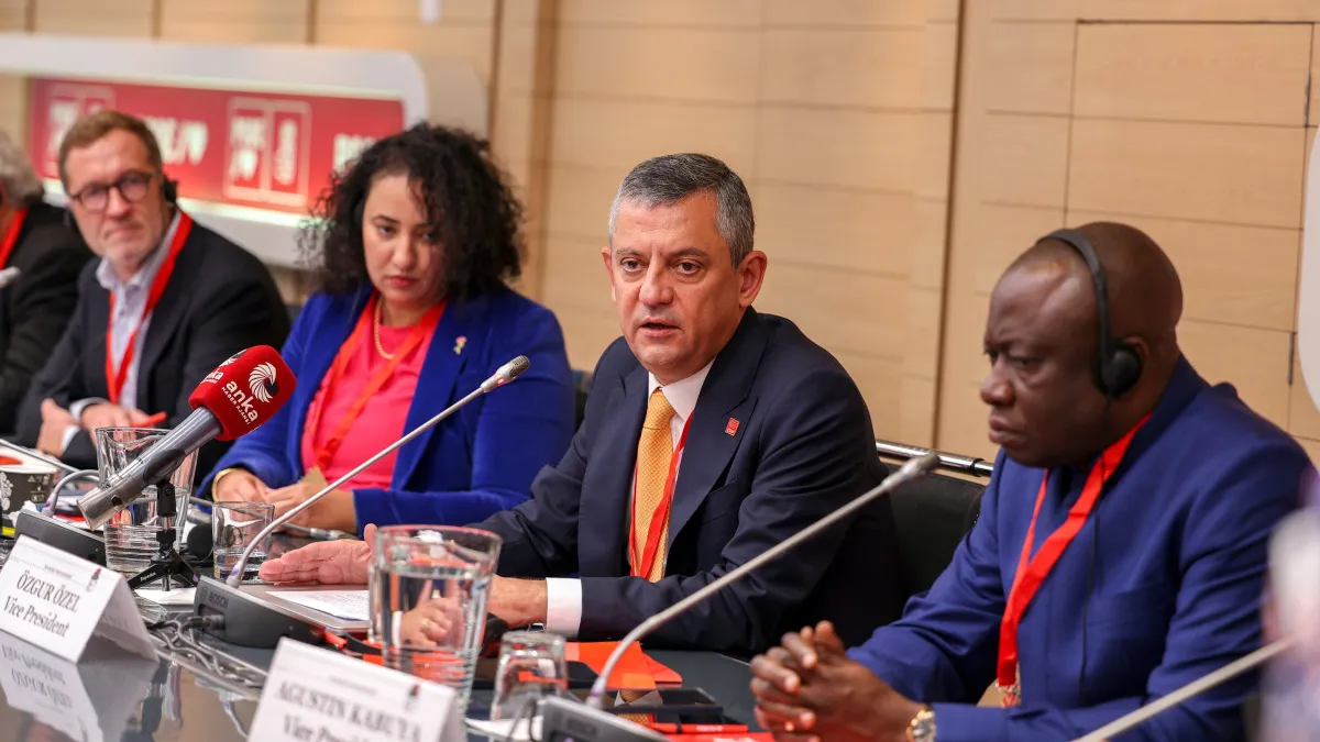 Özgür Özel bu kez de soluğu İspanya'da aldı: Türkiye’yi şikayet etti