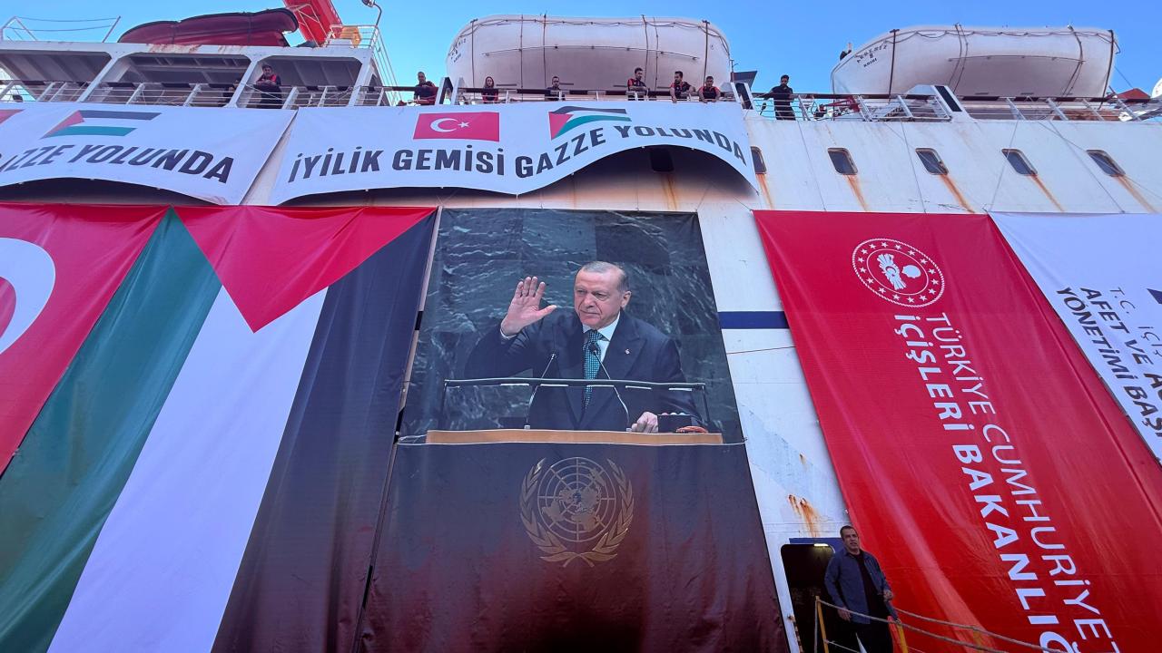 Türkiye iyilik adına yine başı çekti: Gazze'ye yardım gemisi yola çıkıyor!