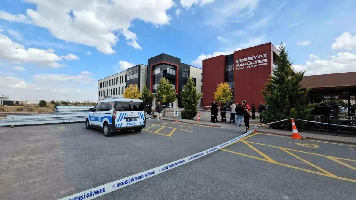 Son dakika...Kayseri'de üniversite önünde kadın cinayeti!