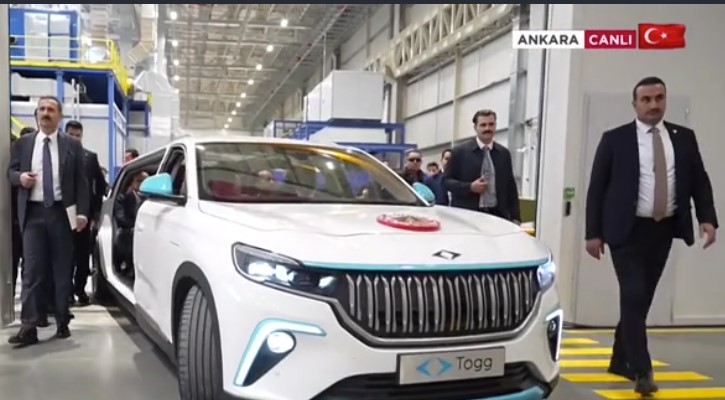 Başkan Erdoğan törene Togg'un limuzin modeli ile giriş yaptı!