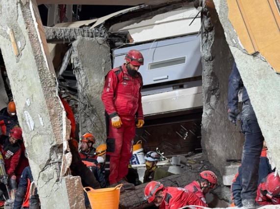 Gebze'de bir aile yok oldu: Enkaz arama çalışmalarında anne ve babanın da cansız bedenlerine ulaşıldı