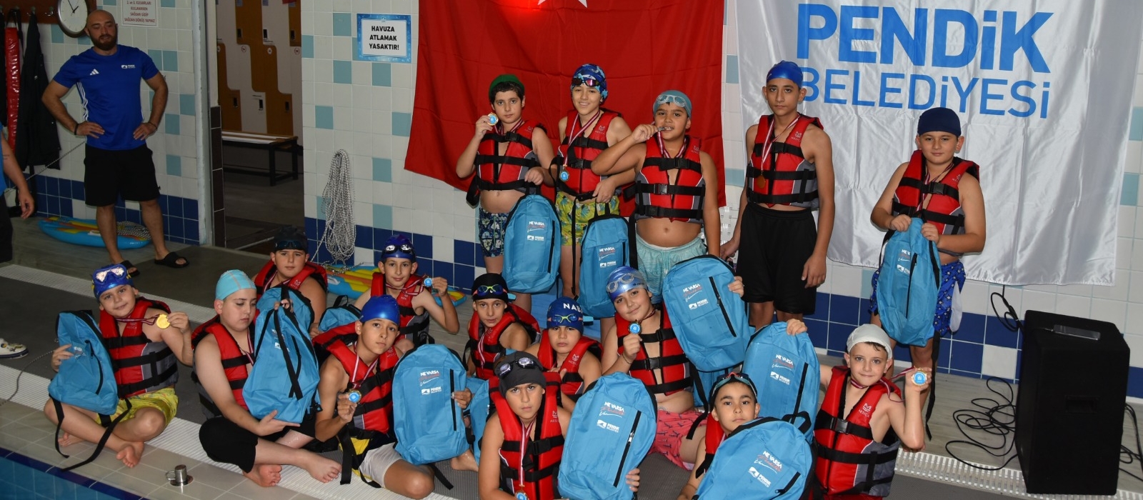 Pendik Belediyesi'nden Cumhuriyet Bayramı'na Özel Yüzme Şenliği...