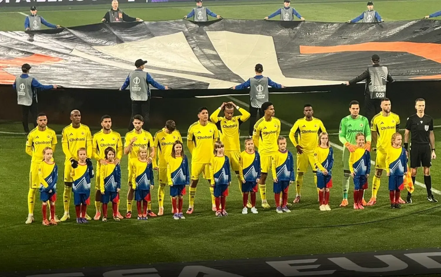 Fenerbahçe 1 puanla döndü: O isim maçın oyuncusu seçildi!