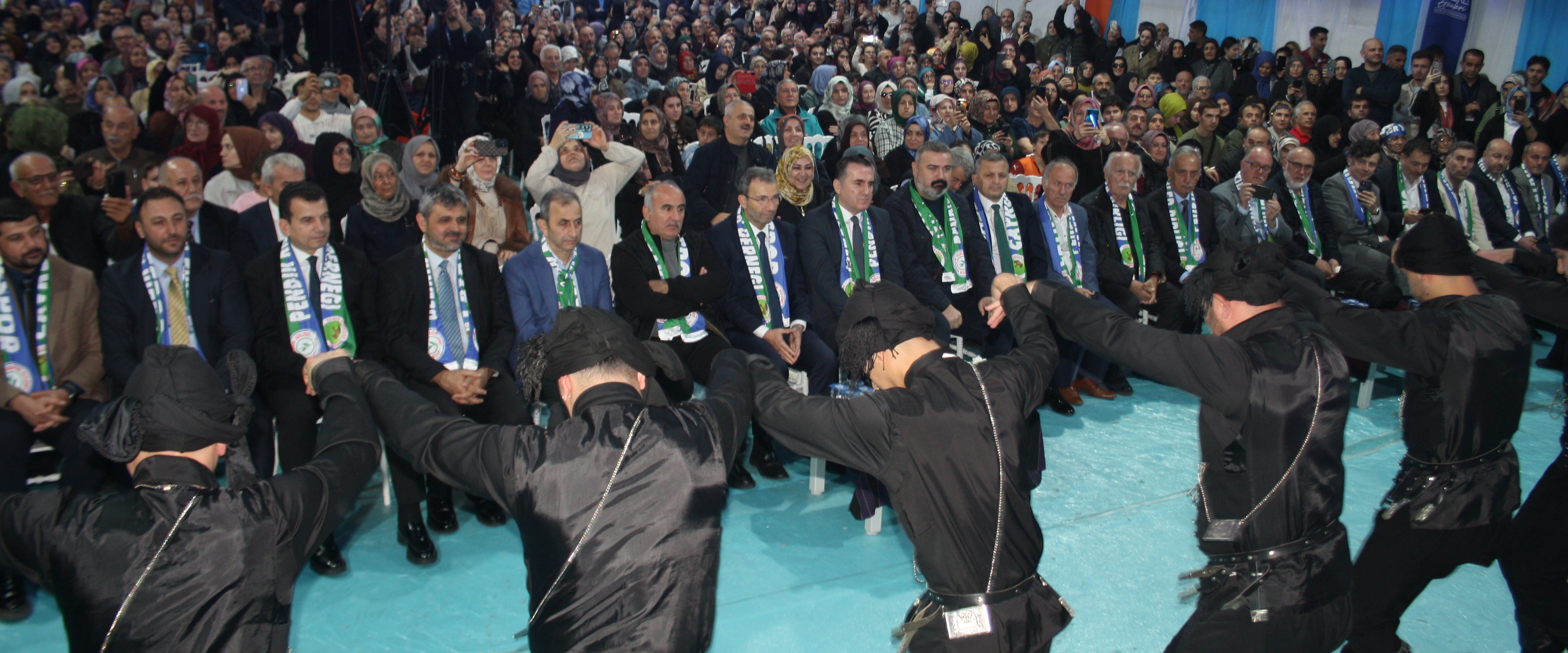 'Pendik Memleket Günleri'nde Rizeliler hem hamsiye, hem horona doydu!