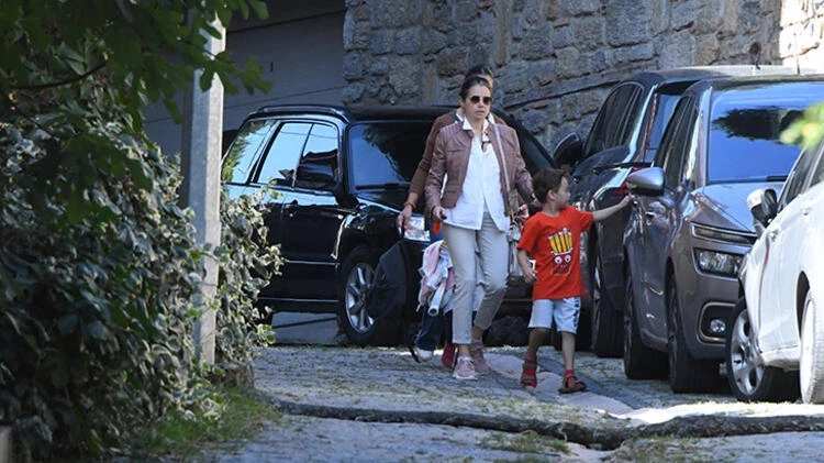 Ünlü oyuncu Özgü Namal'dan kötü haber: Çocuklarıyla birlikte trafik kazası geçirdi!