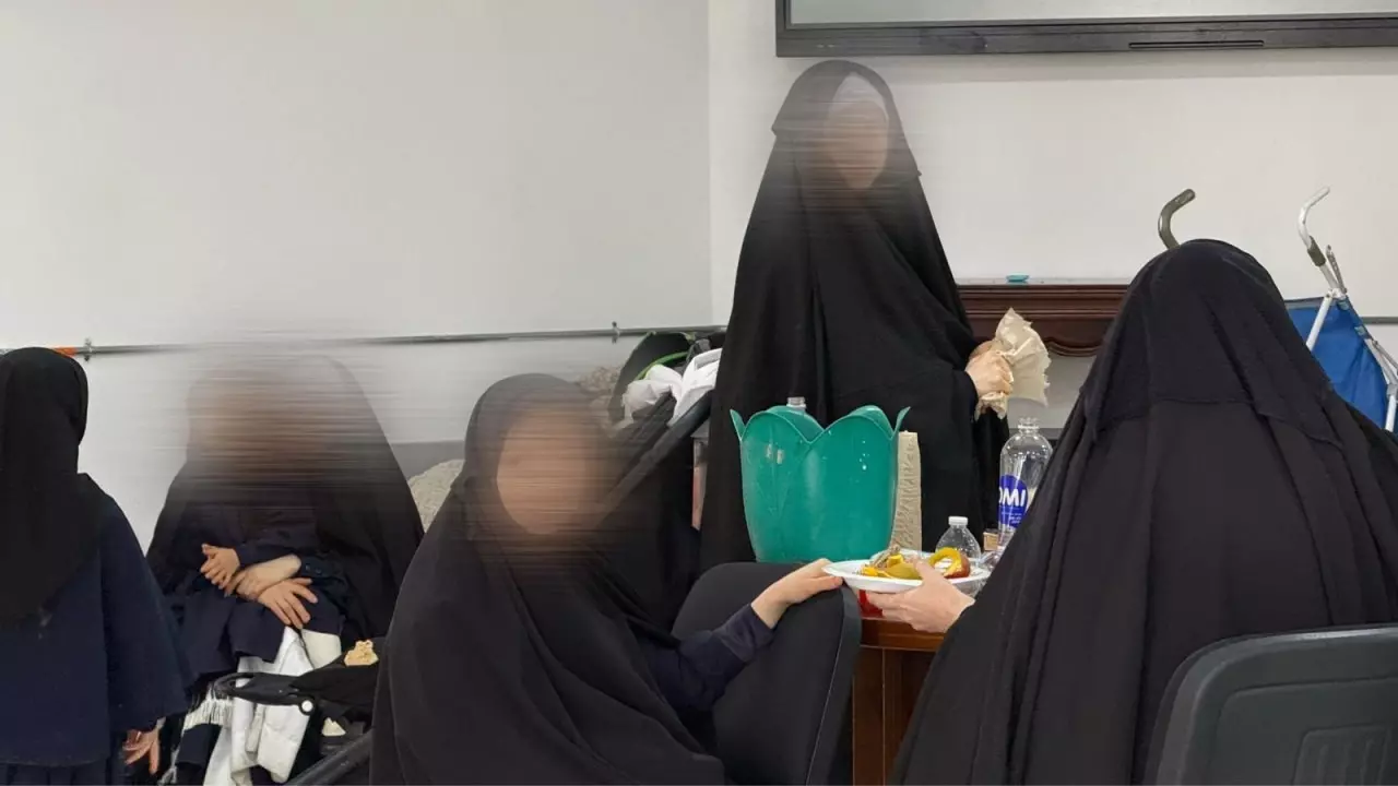 O tarikata şok baskın! 17 çocuk ellerinden alındı!