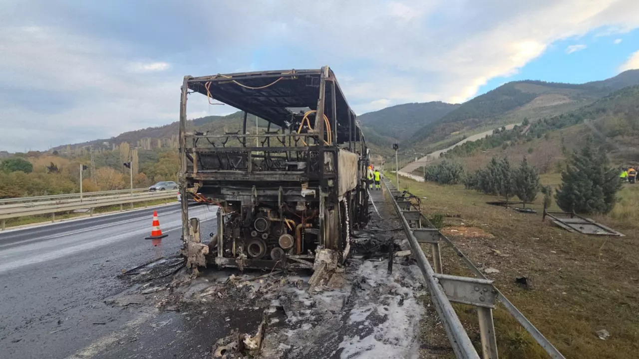 Öğrencileri taşıyan otobüs alev topuna döndü: Yangından geriye iskeleti kaldı!