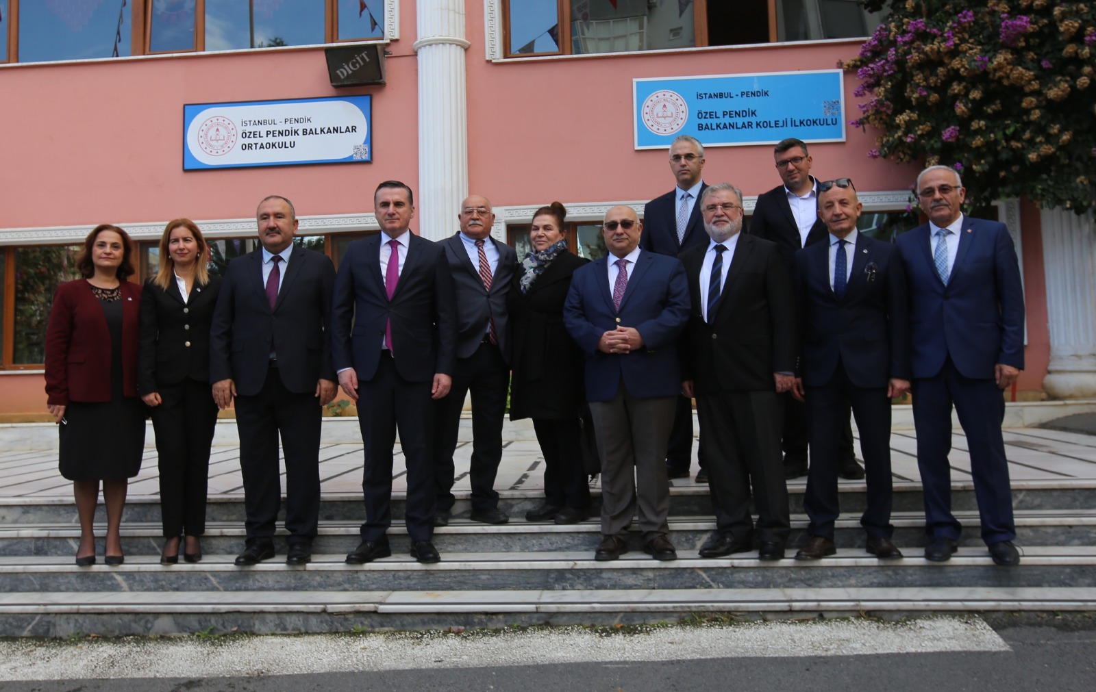 Nasibe Eryetiş Mesleki ve Teknik Anadolu Lisesi'nden Dijital Geleceğe Güvenli Adım: Siber Güvenlik Haftası Coşkusu