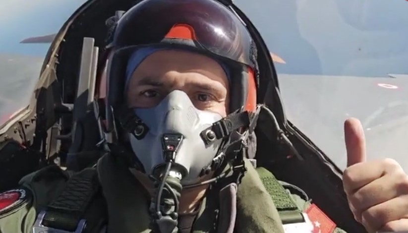 Dünya 'KIZILELMA'yı şaşkınlıkla izledi: Hava-hava füzesiyle bir hava hedefi başarıyla vuruldu!