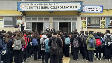Kahramanmaraş'ta okul saldırısında hayatını kaybeden öğretmen ve öğrenciler için anma programı