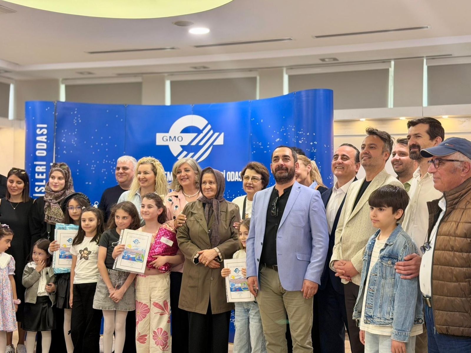 Minik ressamların deniz hayalleri Tuzla’da sanatseverlerle buluştu