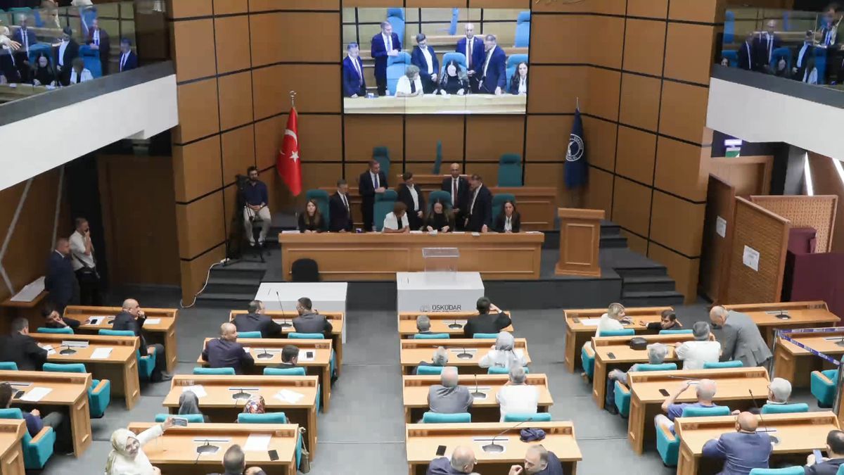 Üsküdar Belediyesi'nde yer yerinden oynadı: 6 CHP'li AK Parti adayına oy verdi, ortalık karıştı!