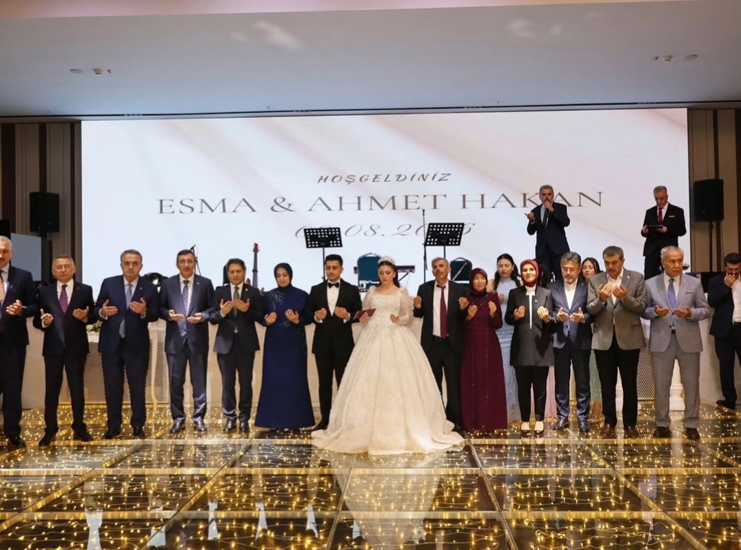 AK Parti Gaziantep Milletvekili Ali Şahin’in Oğlu Ahmet Hakan ile Esma Dünyaevine Girdi