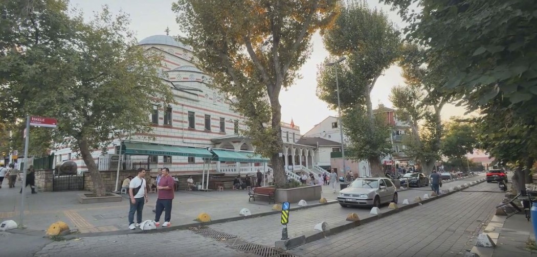 Cami önünde vahşet! Parkta çıkan tartışma kanlı bitti!