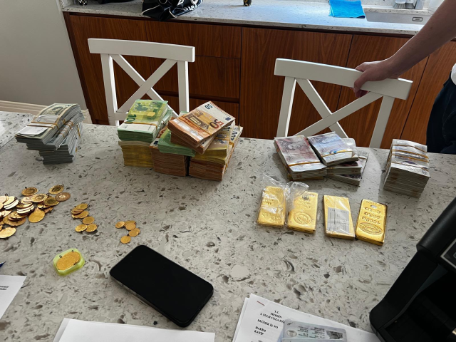 Mersin soruşturmasında olay görüntüler! Evden serveti polis para makinası ile sayabildi...