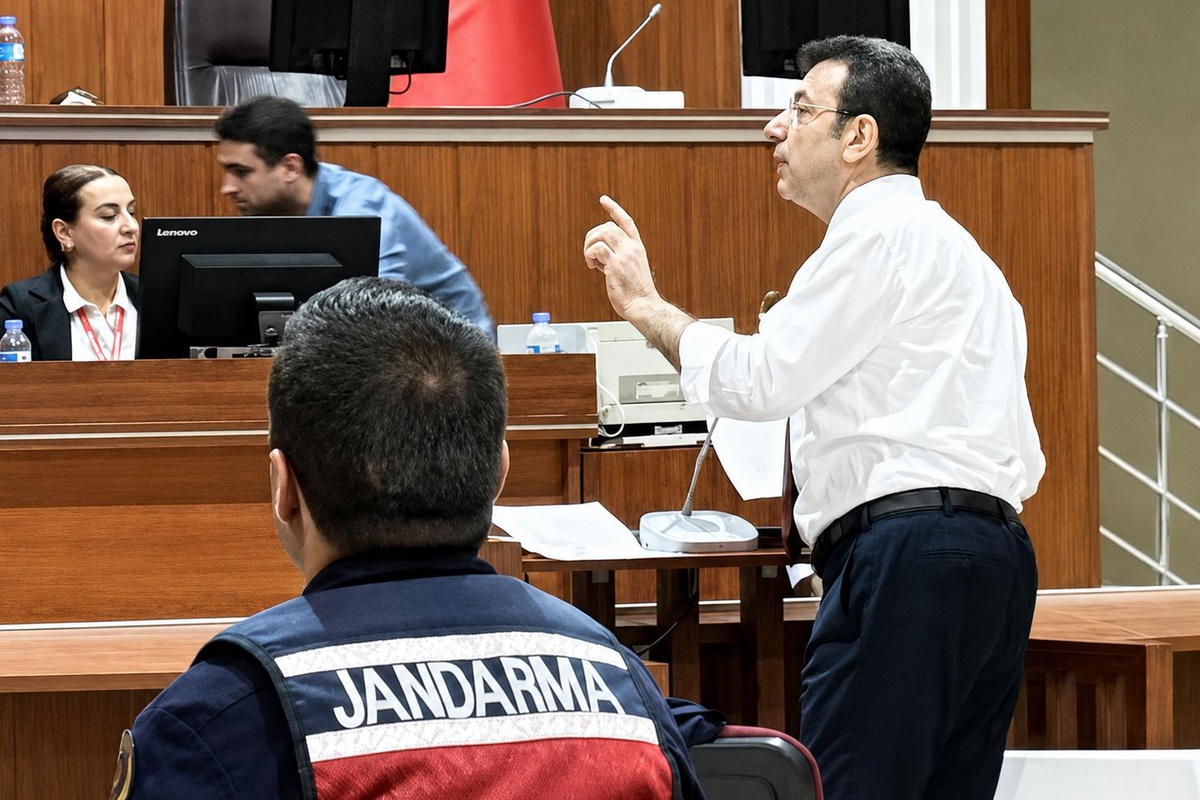 Ekrem İmamoğlu mahkemede aylık gelirini açıkladı!