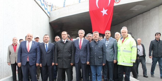Elazığ’da "Katlı Kavşak" projesinin alt geçit kısmı trafiğe açıldı