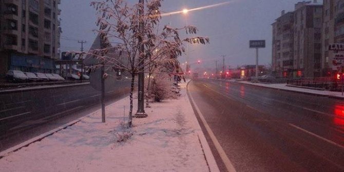 Sungurlu ilçe merkezine ilk kar yağdı