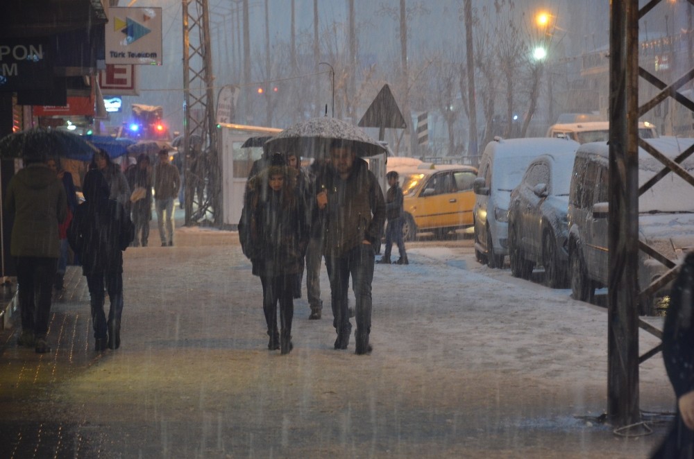 Yüksekova’da kar yağışı - 24 Aralık 2017