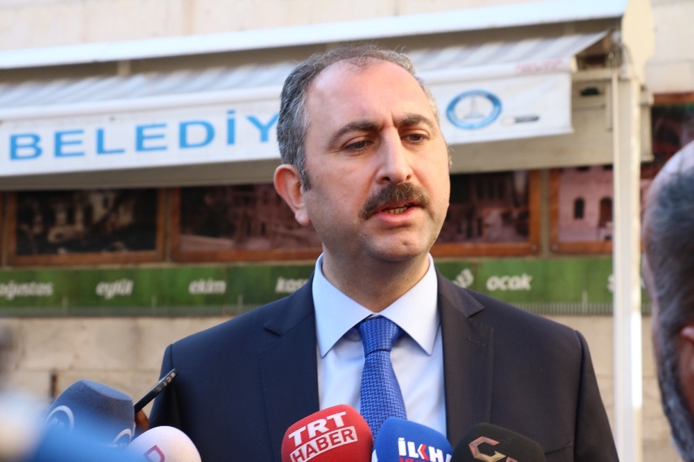 Abdulhamit Gül: Zarrab'ı koruyan bir tavır içerisinde değiliz