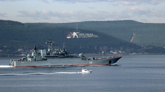 031 borda numaralı Rus savaş gemisi Çanakkale Boğazı’ndan geçti