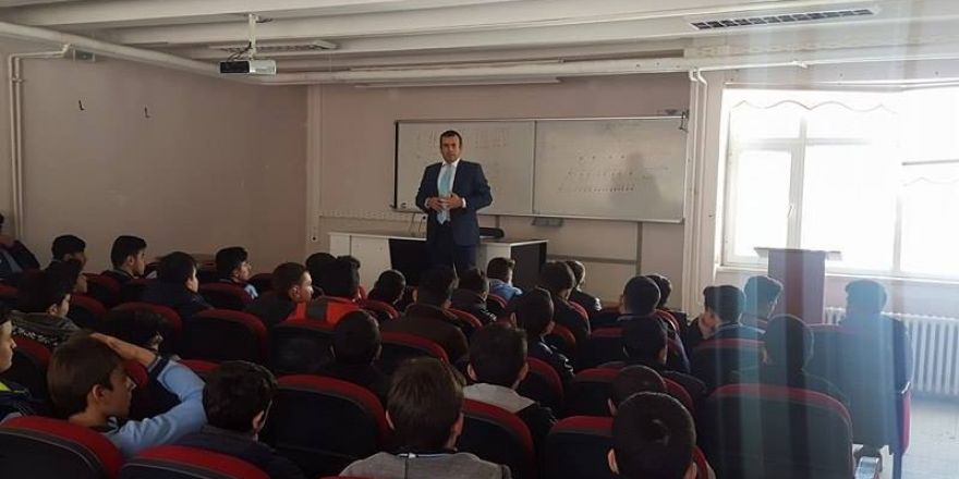 Meslek lisesi öğrencileri kariyer günleriyle bilgileniyor