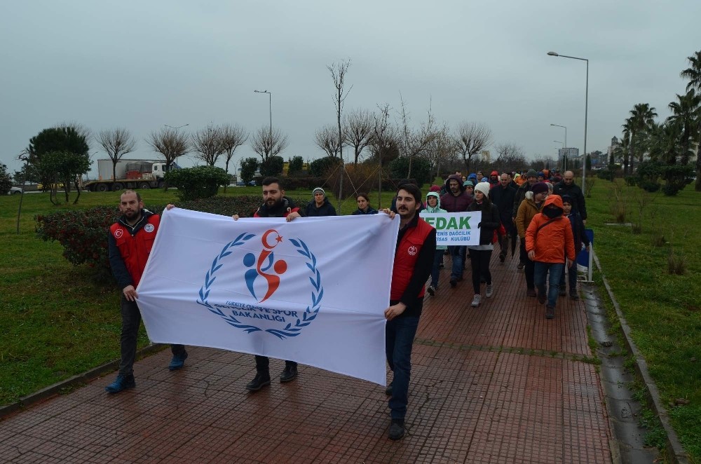 Çığ felaketinde hayatını kaybeden 10 dağcı için Trabzon’da anma yürüyüşü