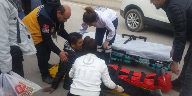 Geri geri manevra yaparken arkasındaki yayaya çarptı