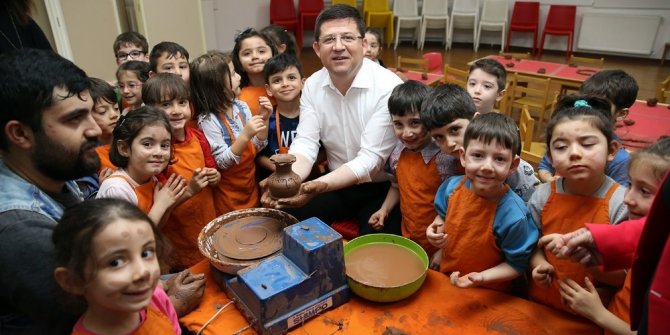 Başkan Subaşıoğlu miniklerle çömlek yaptı