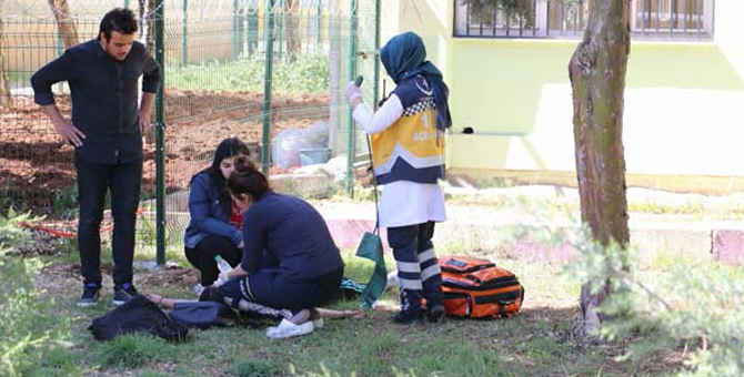 Diyarbakır'da Lisede Dehşet! Başına Sıkıp Sınıfları Dolaştı!