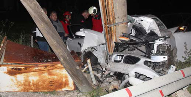 Ayvalık'ta Trafik Kazası: 3 Genç Hayatını Kaybetti