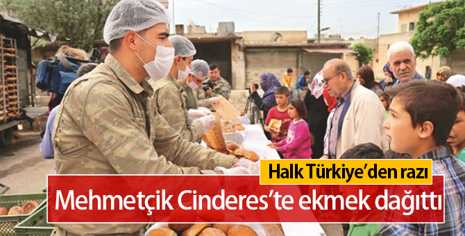 Mehmetçik Cinderes'te Sıcak Ekmek Dağıttı