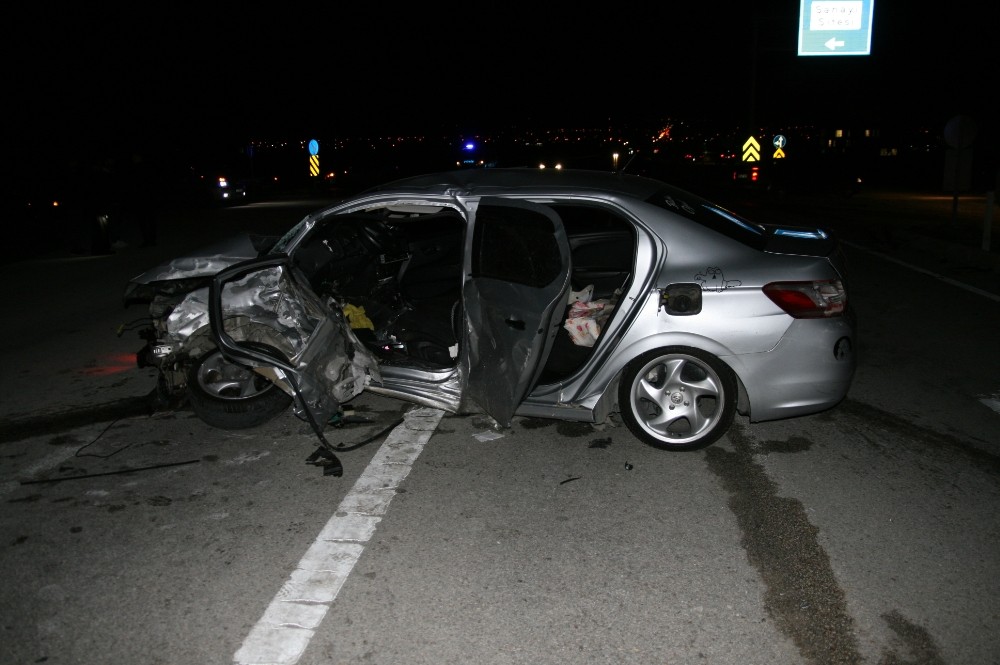 Konya'nın Kulu ilçesinde trafik kazası : 1 ölü, 3 yaralı