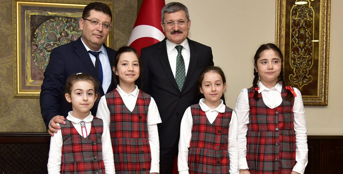 Pendik'te Minik Başkanlar Makam Koltuğunda İlk Talimatı Verdi