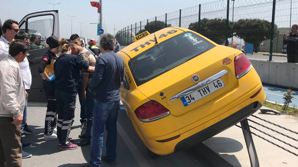 Uyuşturucu Krizine Giren Taksici Trafiği Birbirine Kattı