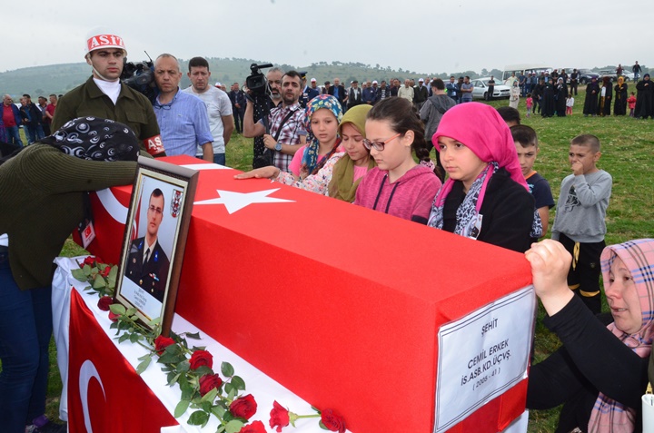 Astsubay Cemil Erkek'in şehadet haberi Balıkesir’e ateş gibi düştü