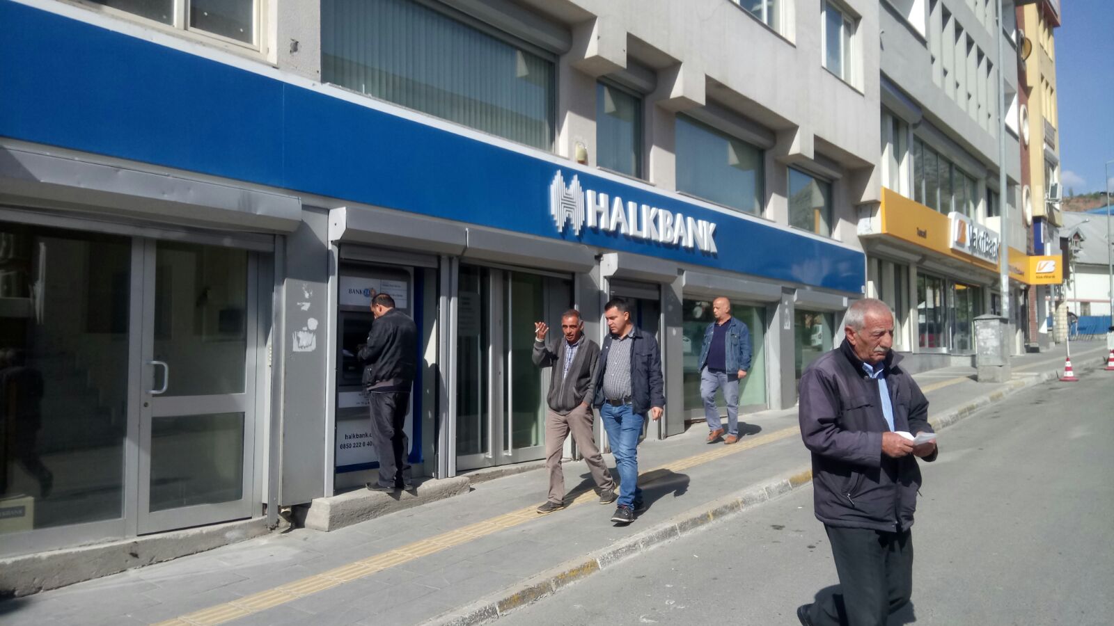 Halkbank konut kredisi faizini indirdi