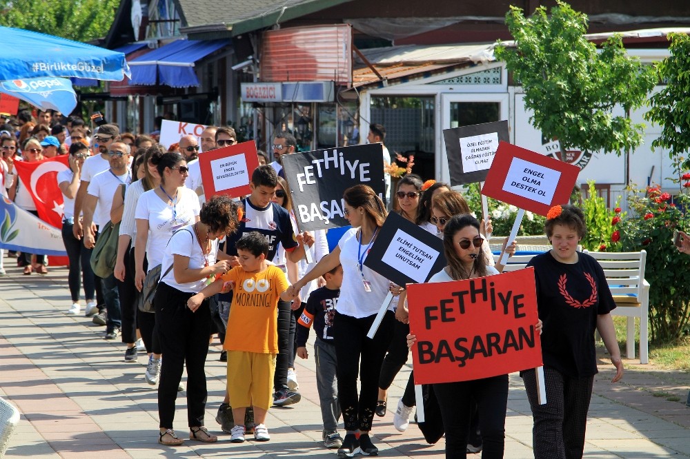 Fethiyeli Engellilerden Anlamlı Yürüyüş: Ayrıcalık değil hakkımızı istiyoruz