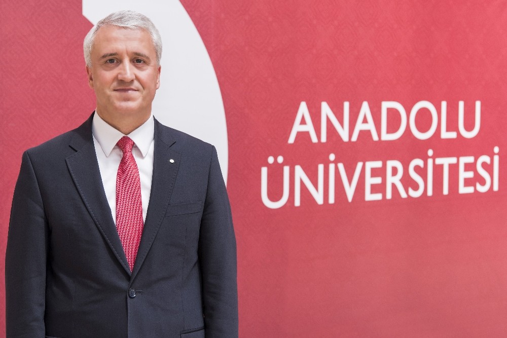 Anadolu üniversitesi Rektörü Gündoğan’ın Anneler Günü mesajı