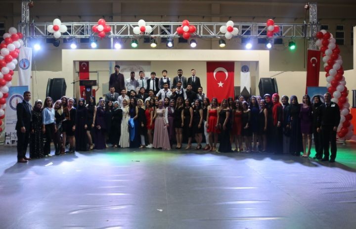 (DPÜ) bağlı Şaphane Meslek Yüksekokulunda MYO’da mezuniyet sevinci