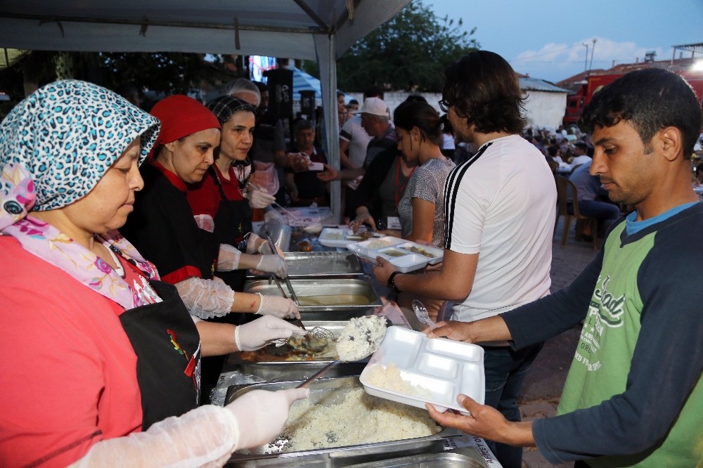 Efeler Belediyesi 51 ayrı mahallede15 bin kişiye iftar verecek