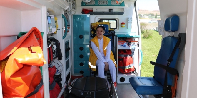 Otizmli İkbal’in ambulansla gezme hayali gerçek oldu