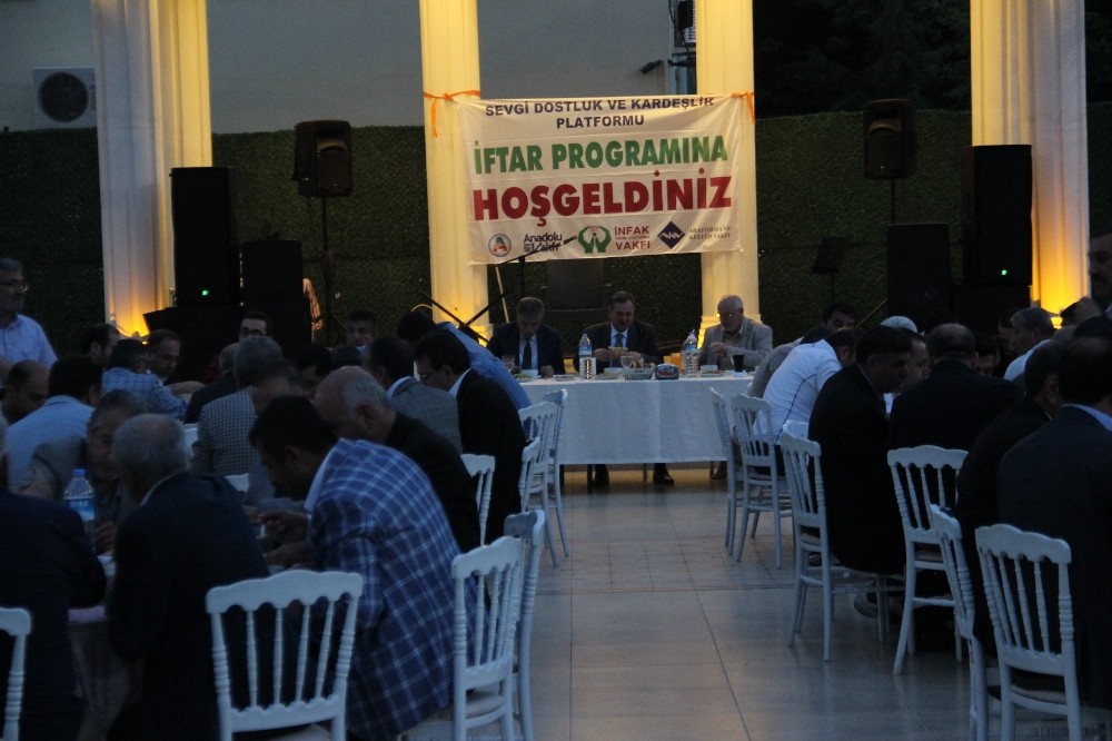 Sevgi, Dostluk ve Kardeşlik Platformu iftarda bir araya geldi