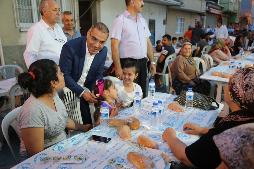 Adana' da sokak iftarları başladı