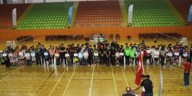Küçükler Badminton Türkiye Şampiyonası başladı
