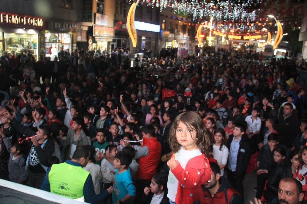 Hakkari’de renkli Ramazan geceleri başladı